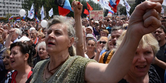 Антивоенный митинг проходит в центре Донецка Антивоенный митинг проходит в центре Донецка