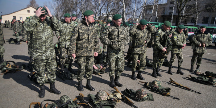 Пятнадцать украинских пограничников попросили убежище в России Пятнадцать украинских пограничников попросили убежище в России