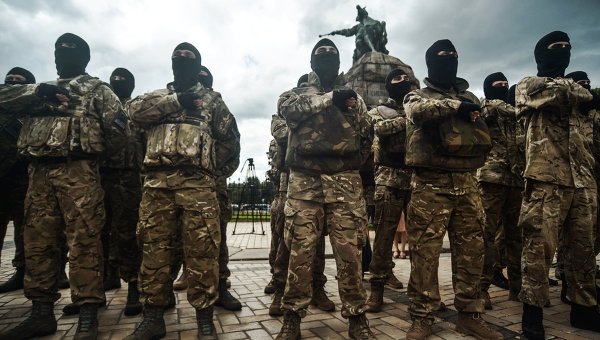 Оружие и надзиратели для украинской армии Оружие и надзиратели для украинской армии