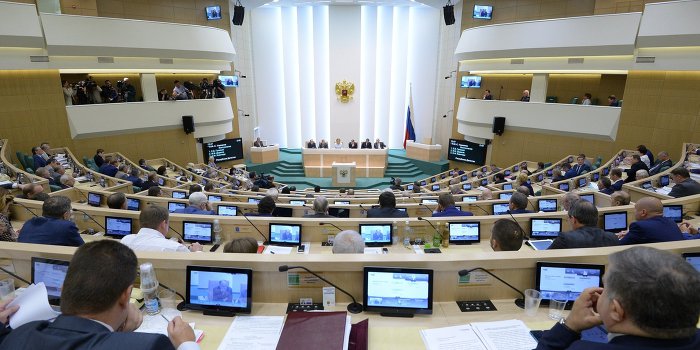 Совфед проголосовал за отзыв разрешения на введение войск на Украину Совфед проголосовал за отзыв разрешения на введение войск на Украину