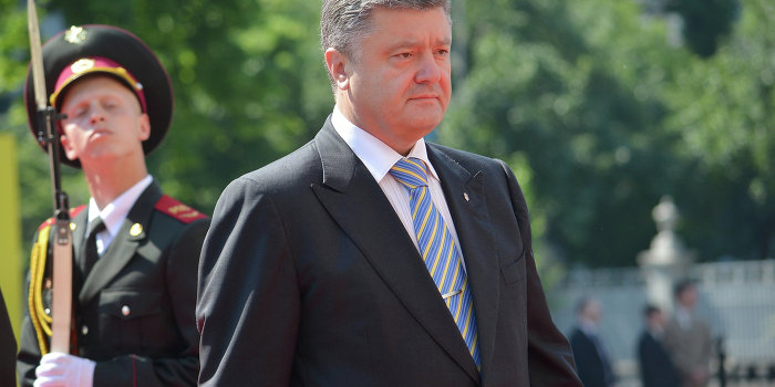 Порошенко не отпускает Крым и Севастополь Порошенко не отпускает Крым и Севастополь