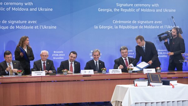 Forbes: После подписания договора с ЕС борьба за Украину только началась Forbes: После подписания договора с ЕС борьба за Украину только началась