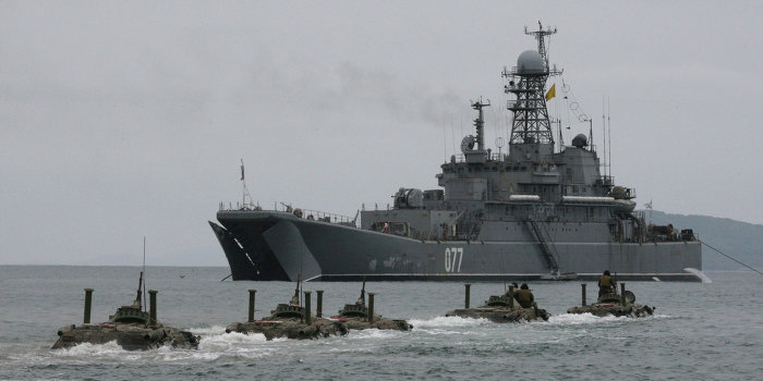 Россия и НАТО вывели боевые корабли на учения в Черное море Россия и НАТО вывели боевые корабли на учения в Черное море
