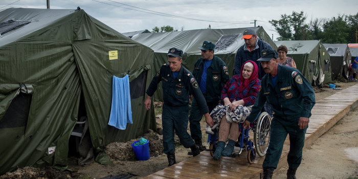 Западным журналистам показали лагеря беженцев в Ростовской области Западным журналистам показали лагеря беженцев в Ростовской области