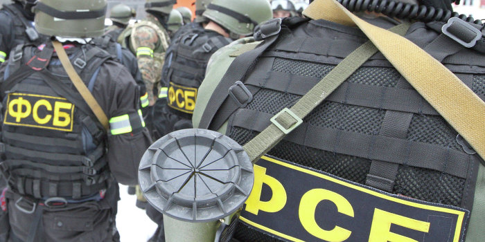 В Москве задержали девять вооруженных украинцев В Москве задержали девять вооруженных украинцев