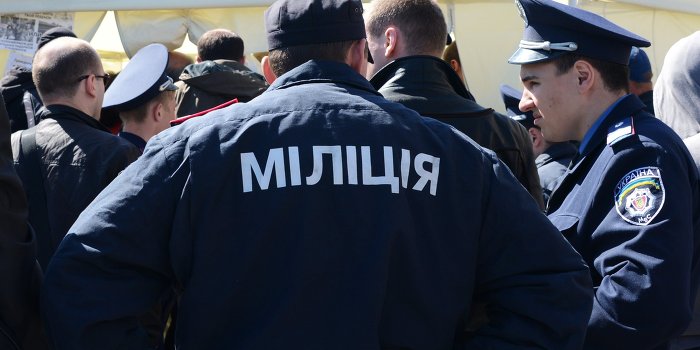 Аваков угрожает донецким милиционерам репрессиями Аваков угрожает донецким милиционерам репрессиями