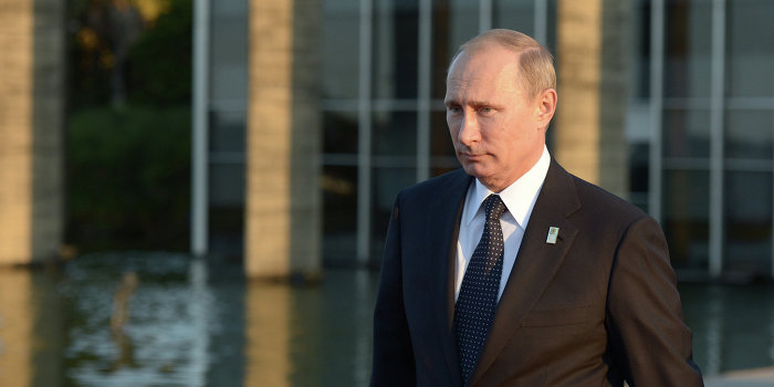 Владимир Путин: надо поддержать украинский народ, а не олигархов и жуликов Владимир Путин: надо поддержать украинский народ, а не олигархов и жуликов