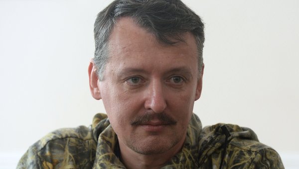 Сидя на красивом холме Сидя на красивом холме