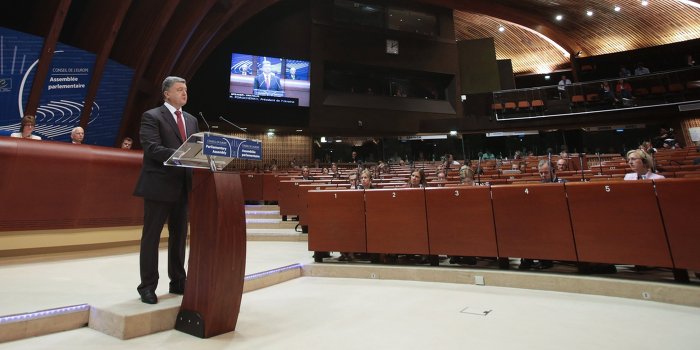 Порошенко требует признать ДНР и ЛНР террористическими организациями Порошенко требует признать ДНР и ЛНР террористическими организациями