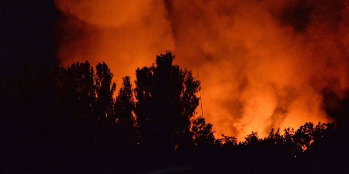 В Николаеве подожгли военкомат и заблокировали автомобильный мост В Николаеве подожгли военкомат и заблокировали автомобильный мост