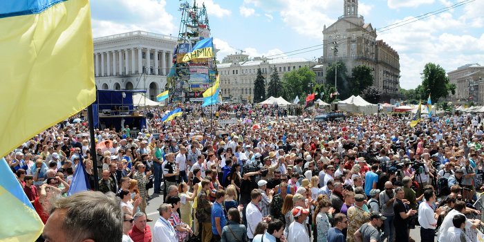 Вече Майдана требует войны Вече Майдана требует войны