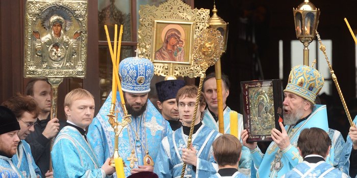 На Майдане решили выселять из Украины православных священников На Майдане решили выселять из Украины православных священников