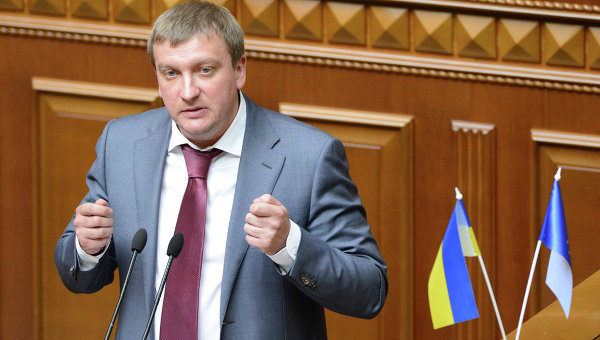 По указанию Турчинова украинцы приравнены к нацистам По указанию Турчинова украинцы приравнены к нацистам