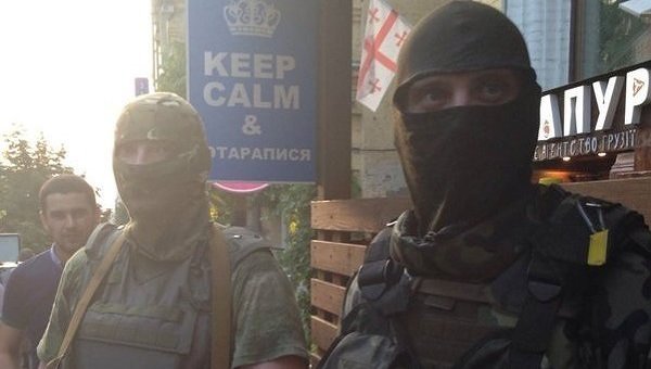 Вооруженные люди именем Майдана грабят киевлян