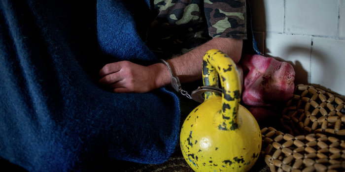 После возвращения на родину украинских солдат жестоко пытают
