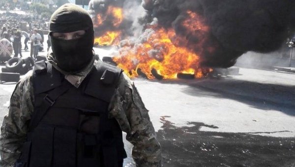 Пётр Порошенко разгоняет Майдан, опасаясь политических противников