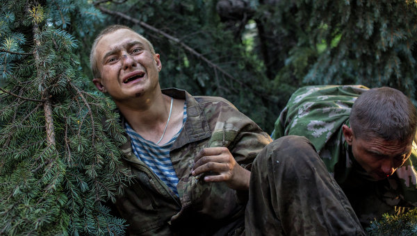 Ополченцы ДНР вернули украинским силовикам «плачущего десантника»