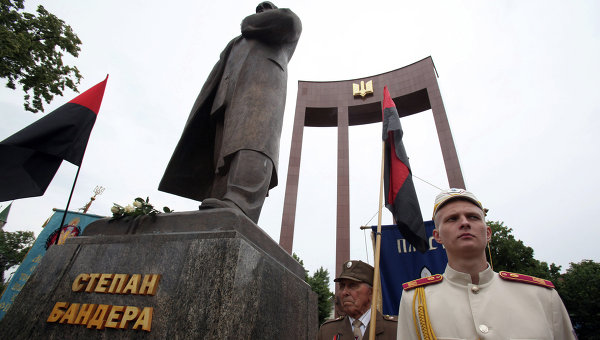 Роберт Пэрри: СМИ закрывают глаза на нацистский оттенок новой власти в Киеве