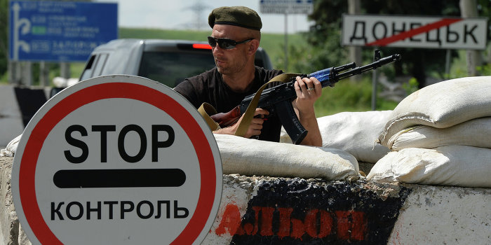 На блокпосту ДНР уничтожен автобус с активистами «Правого сектора» На блокпосту ДНР уничтожен автобус с активистами «Правого сектора»