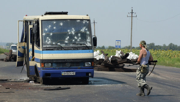 На блокпосту ДНР уничтожен автобус с активистами  «Правого сектора»
