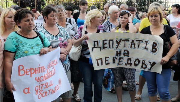 В Черновцах родители забирают призывников из армии и ведут в прокуратуру