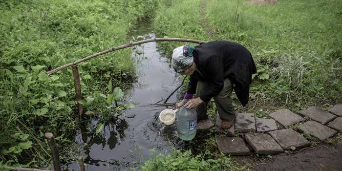 Жители Авдеевки вынуждены пить дождевую воду