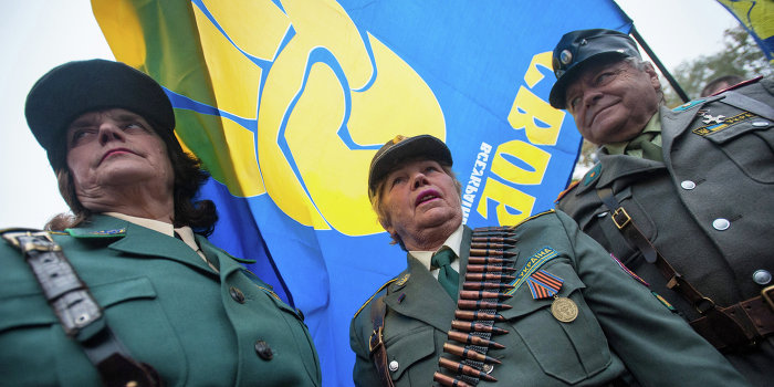 Поляки возмущены словами Порошенко об украинском флаге