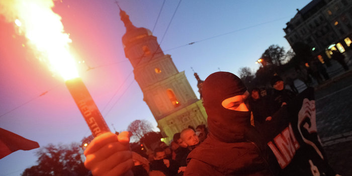 Радикалы в Киеве атаковали кафедральный собор УПЦ МП