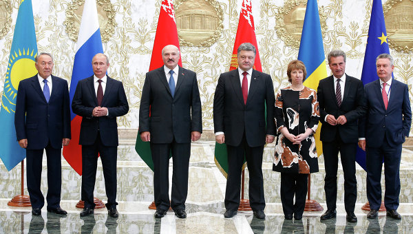 Плохая мина при плохой игре: о чем думал Порошенко на саммите в Минске