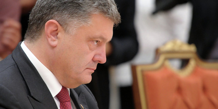 Плохая мина при плохой игре: о чем думал Порошенко на саммите в Минске Плохая мина при плохой игре: о чем думал Порошенко на саммите в Минске