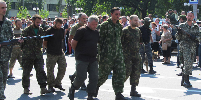 «Геройски погибшие» украинские офицеры обнаружены в плену у ополченцев «Геройски погибшие» украинские офицеры обнаружены в плену у ополченцев