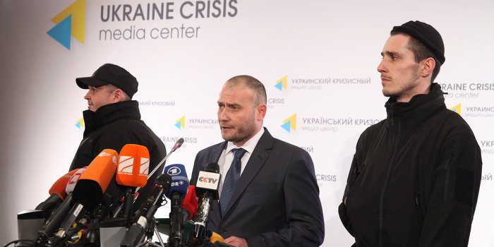 Дмитрий Ярош смертельно ранен под Иловайском Дмитрий Ярош смертельно ранен под Иловайском