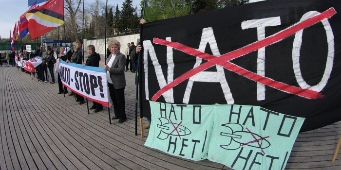НАТО требует вернуть Крым Украине НАТО требует вернуть Крым Украине