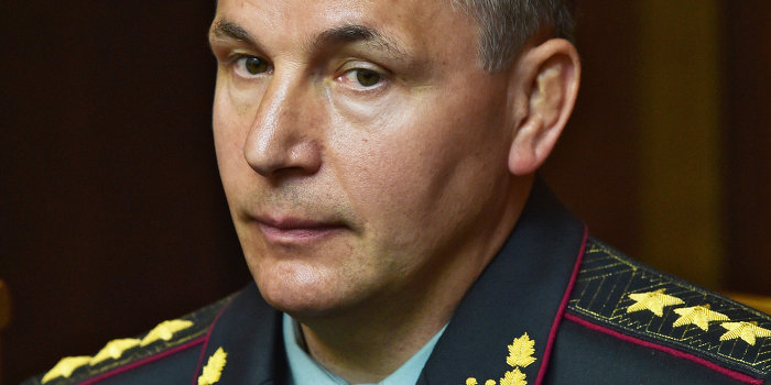 Волонтеры подают в суд на министра обороны Украины Волонтеры подают в суд на министра обороны Украины