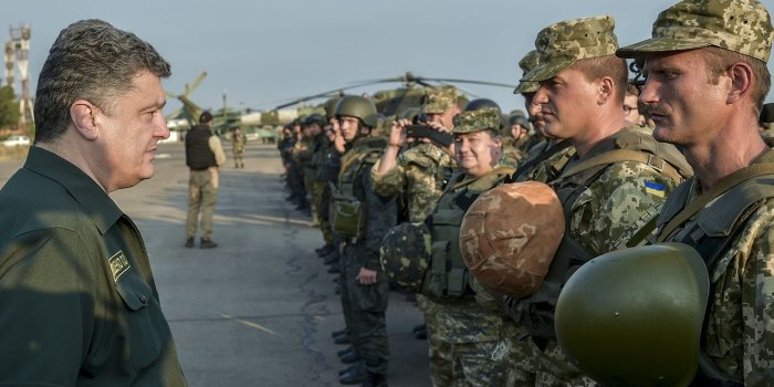 Порошенко планирует воевать на Донбассе до весны 2015 года Порошенко планирует воевать на Донбассе до весны 2015 года