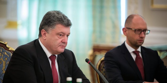 Между Порошенко и Яценюком идет открытая война Между Порошенко и Яценюком идет открытая война