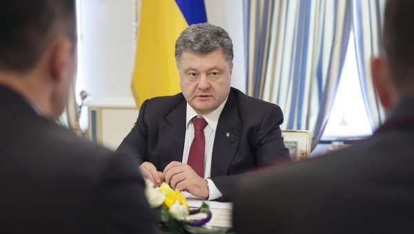 Порошенко будет защищать Украину своим полусекретным указом Порошенко будет защищать Украину своим полусекретным указом
