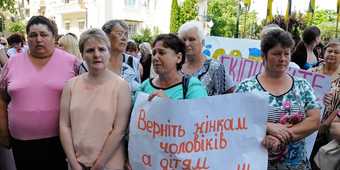 Западная Украина требует вернуть солдат из зоны «АТО» Западная Украина требует вернуть солдат из зоны «АТО»