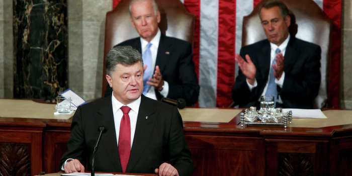 Порошенко: Вторым языком должен быть английский, а не русский Порошенко: Вторым языком должен быть английский, а не русский
