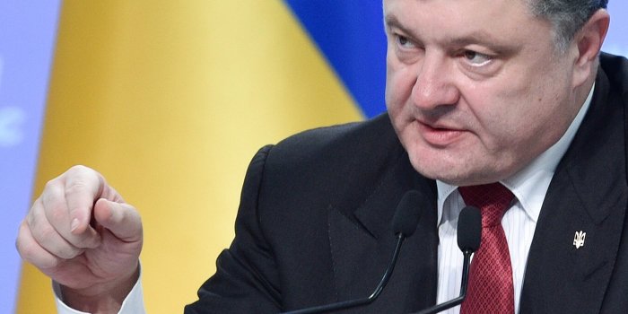 Порошенко клянется, что Крым вернет, а Донбасс отстроит лично Порошенко клянется, что Крым вернет, а Донбасс отстроит лично