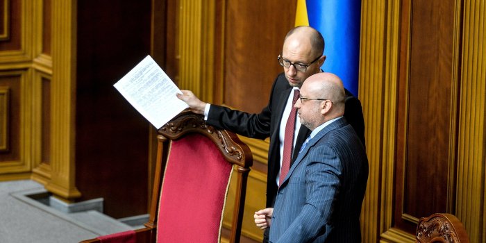 Яценюк и Турчинов торгуют депутатскими мандатами Яценюк и Турчинов торгуют депутатскими мандатами