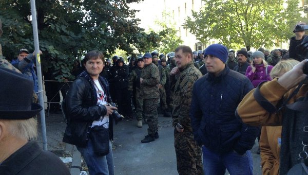 В Киеве под администрацией президента вновь запылали покрышки В Киеве под администрацией президента вновь запылали покрышки