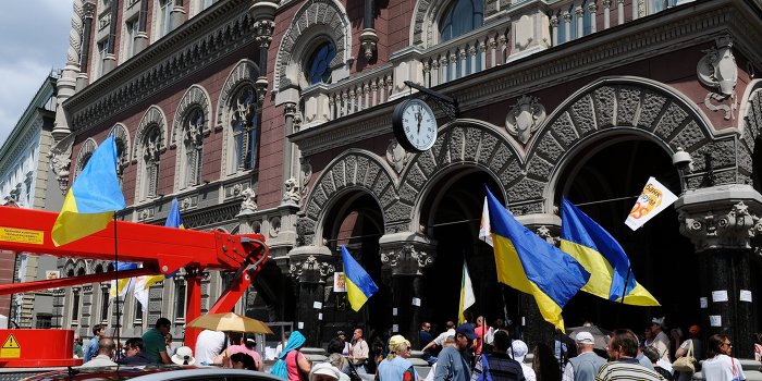 Гривну опять «помайданят» и бросят Гривну опять «помайданят» и бросят