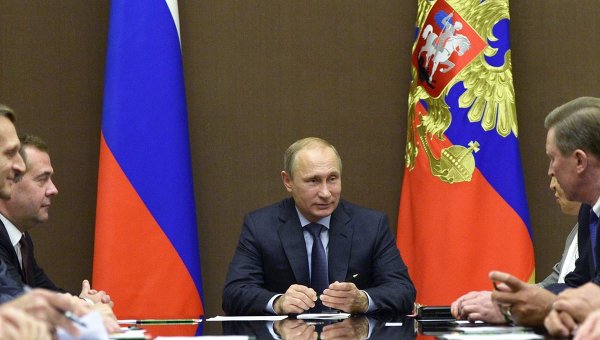 Путин обсудил с Советом безопасности РФ отношения с Украиной и США Путин обсудил с Советом безопасности РФ отношения с Украиной и США