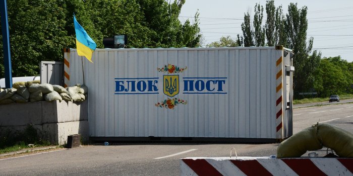 Жители пригородов Мариуполя выступили против украинских силовиков Жители пригородов Мариуполя выступили против украинских силовиков