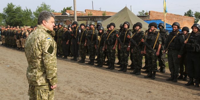 Порошенко отменил демобилизацию солдат срочной службы Порошенко отменил демобилизацию солдат срочной службы