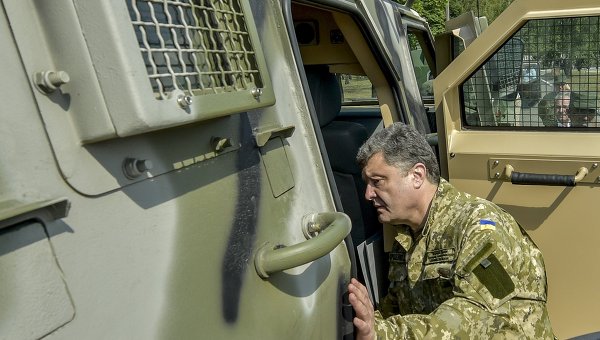 На Украине разработан боевой «Порошенкомобиль»-катафалк На Украине разработан боевой «Порошенкомобиль»-катафалк