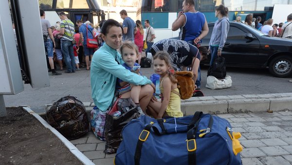Беженцы из Донбасса вышли на акцию протеста в Киеве Беженцы из Донбасса вышли на акцию протеста в Киеве