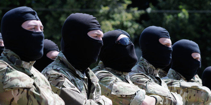 Боевики Коломойского захватили крупнейшую угледобывающую шахту Донбасса Боевики Коломойского захватили крупнейшую угледобывающую шахту Донбасса