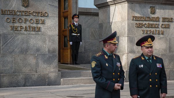 Украина люстрирует верных присяге офицеров, покинувших Крым Украина люстрирует верных присяге офицеров, покинувших Крым